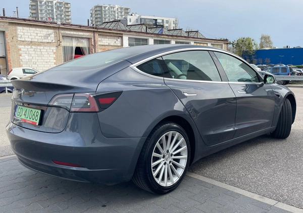 Tesla Model 3 cena 94500 przebieg: 134000, rok produkcji 2019 z Gdańsk małe 254